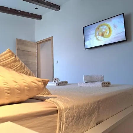 Tranquil With Pool, Garden, And Playground In A Peaceful Countryside Setting Holiday home Sinj
